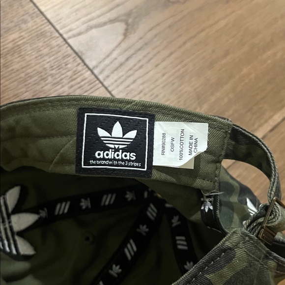 Adidas
Women’s Hat - Picture 4 of 5